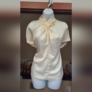 Late 1980s Beautifully twisted decorative neckline Blouse Back Button Closure